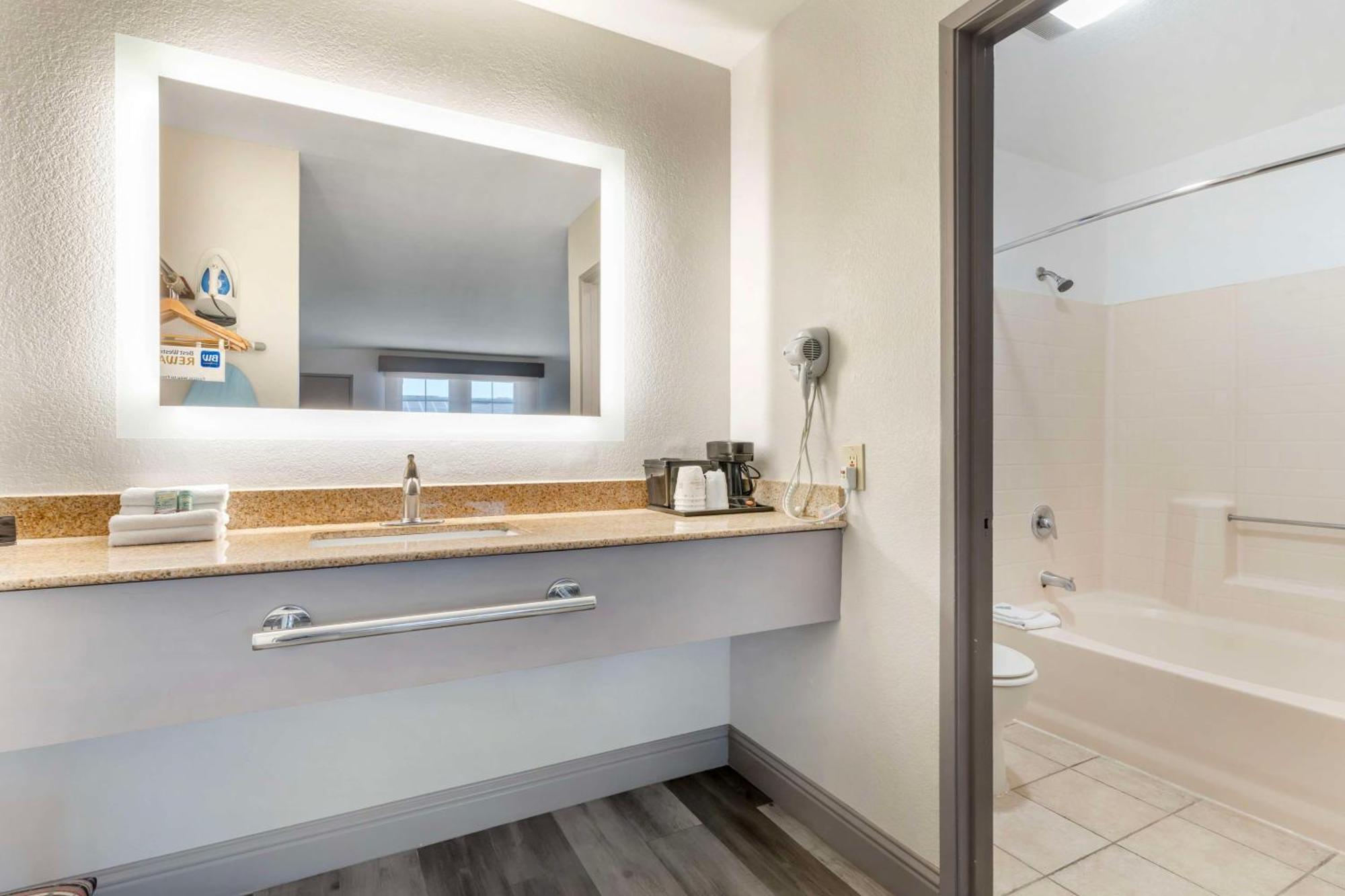 Best Western Marina State Beach Екстер'єр фото