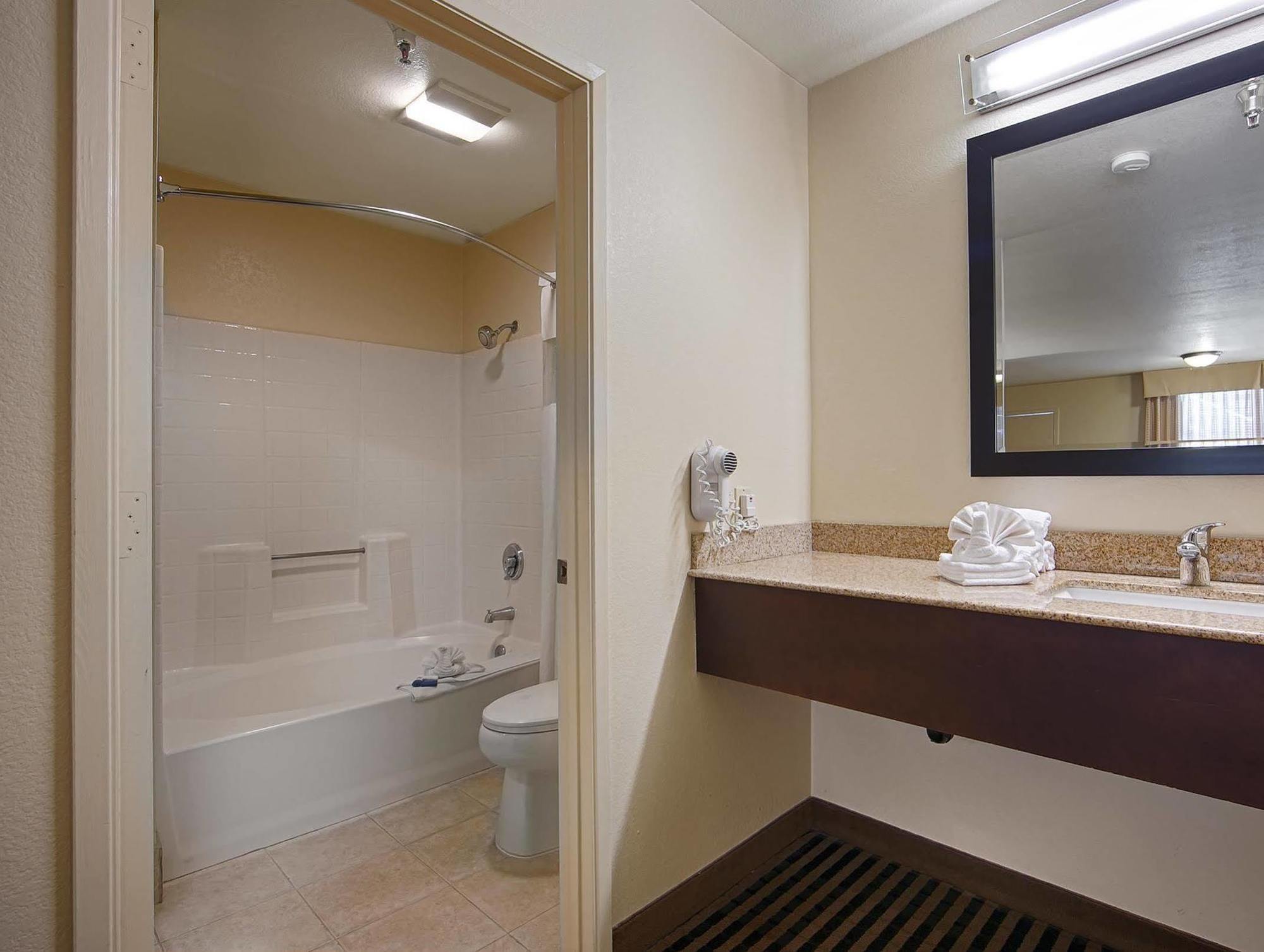 Best Western Marina State Beach Екстер'єр фото
